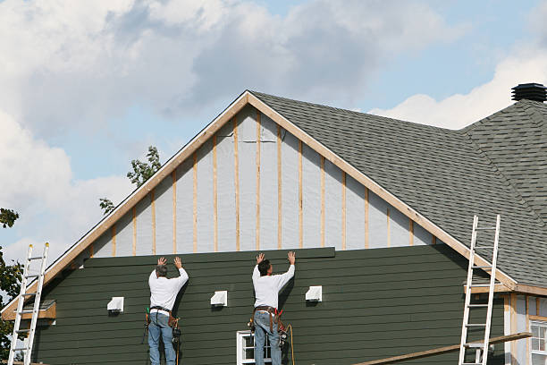 Professional Siding Repair technician working in Copiague, NY